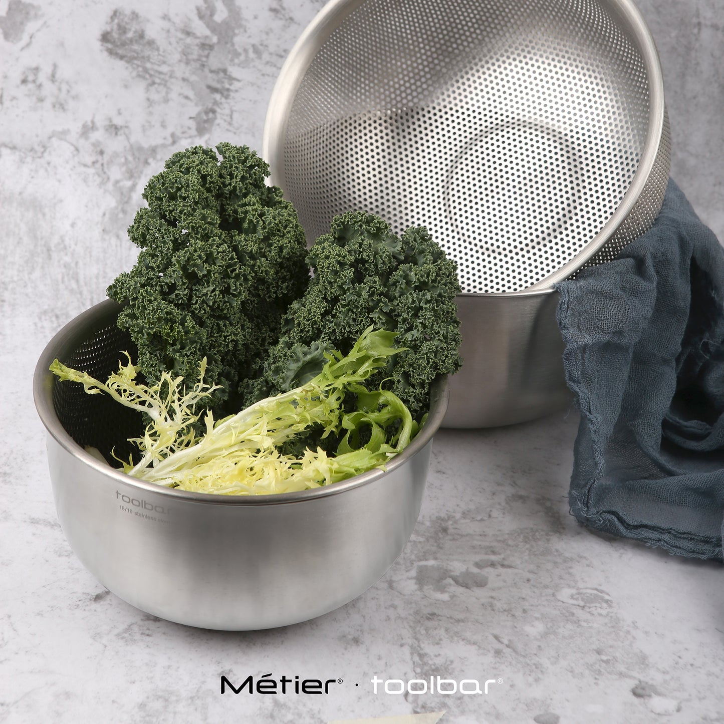 21CM MIXING BOWL & COLANDER