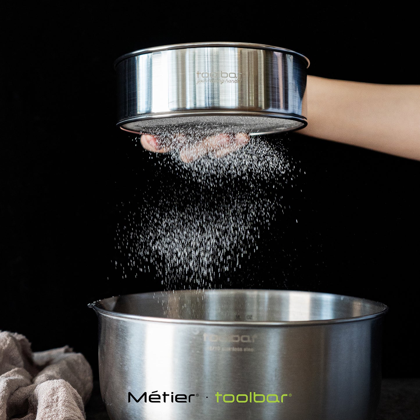 21CM MIXING BOWL & COLANDER